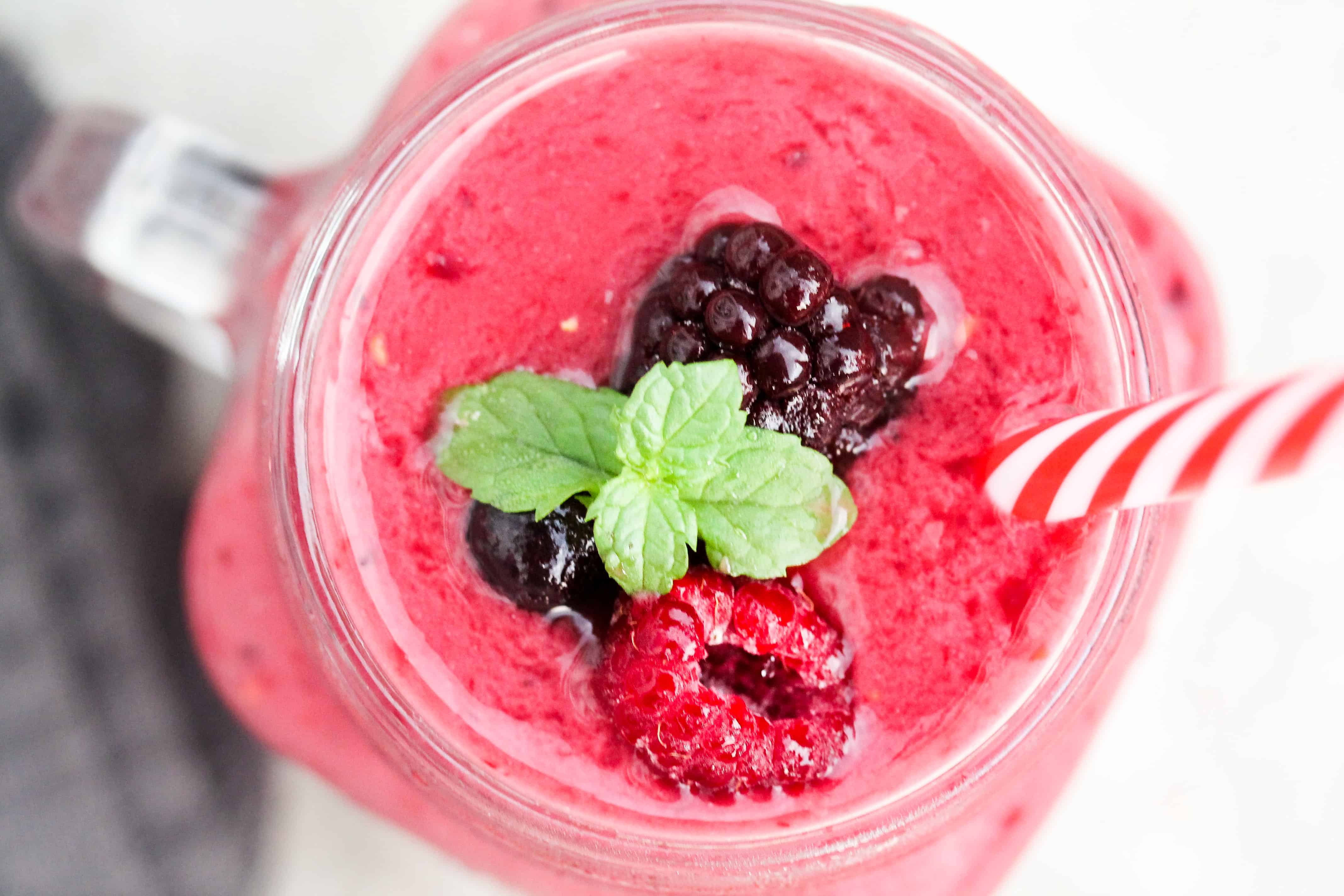 banana-and-yogurt-free-mixed-berry-smoothie