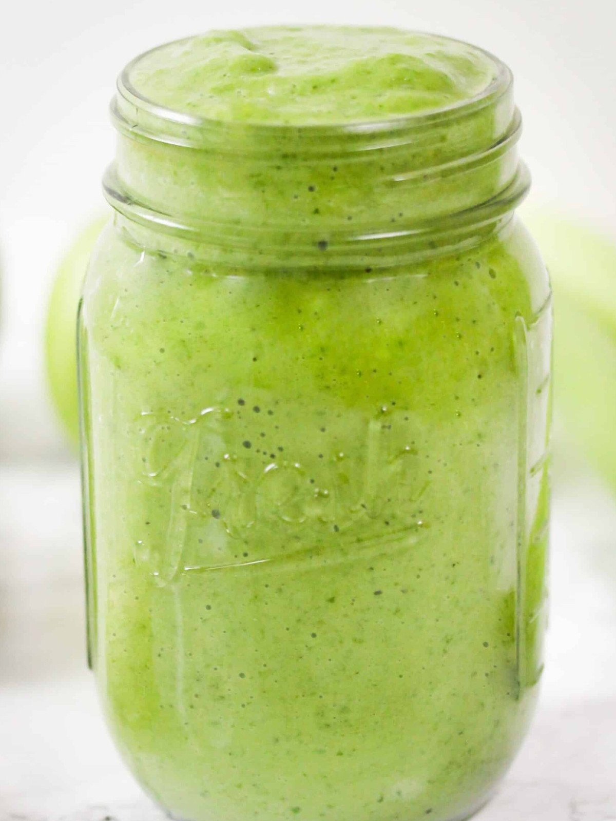 Green Smoothie in a glass jar.