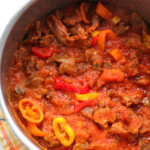 Peppered gizzard in a pot.