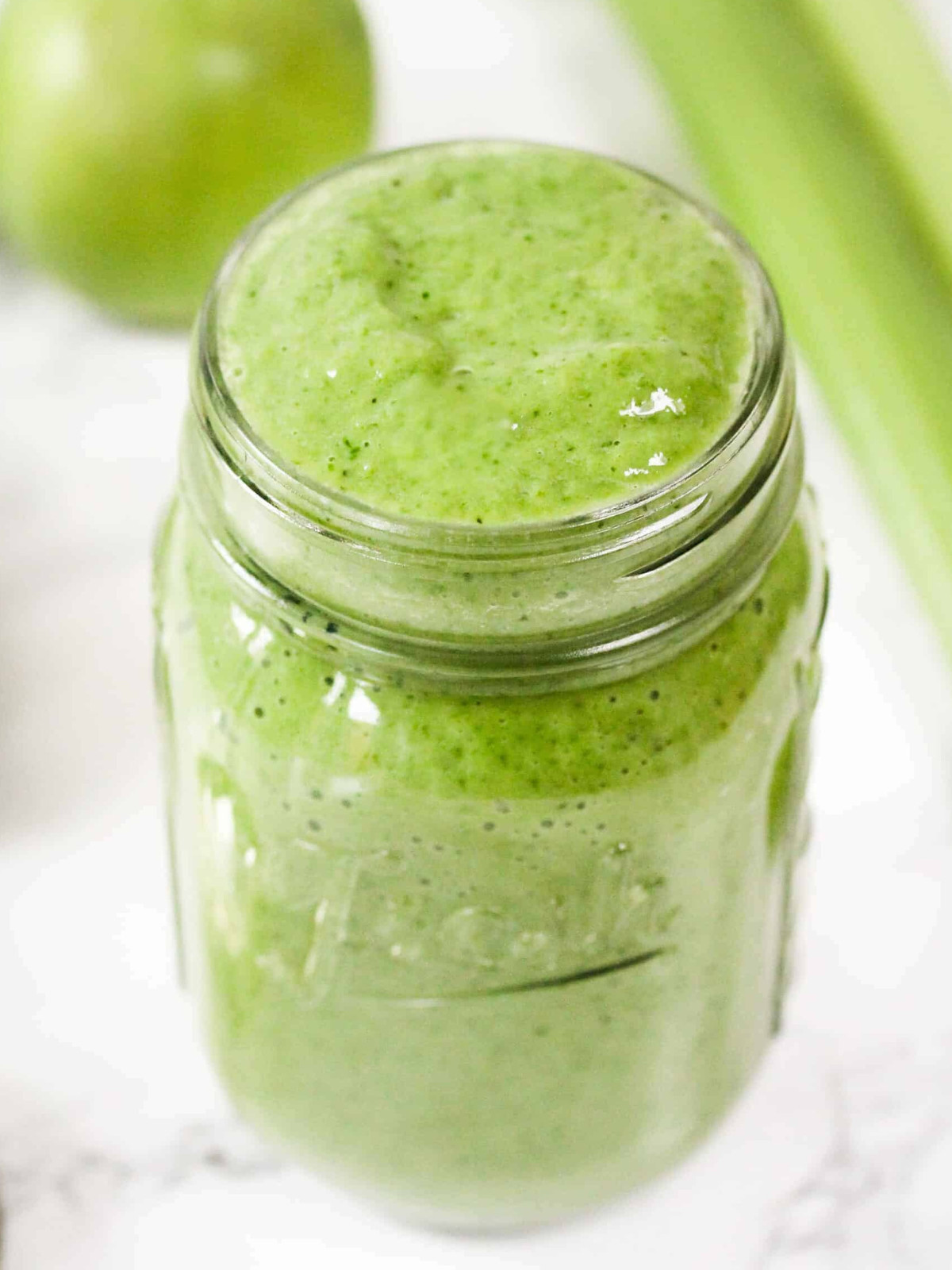 Spinach and apple smoothie in a jar.
