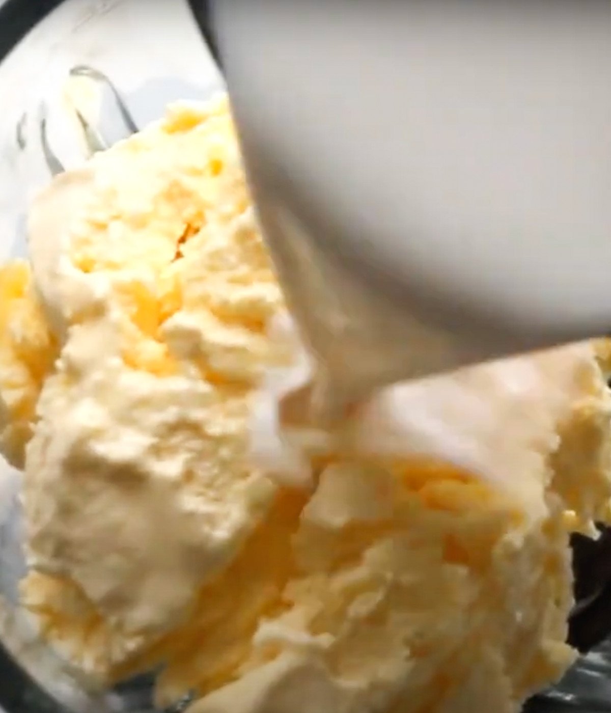 Oreos, ice cream and milk in a glass blender.