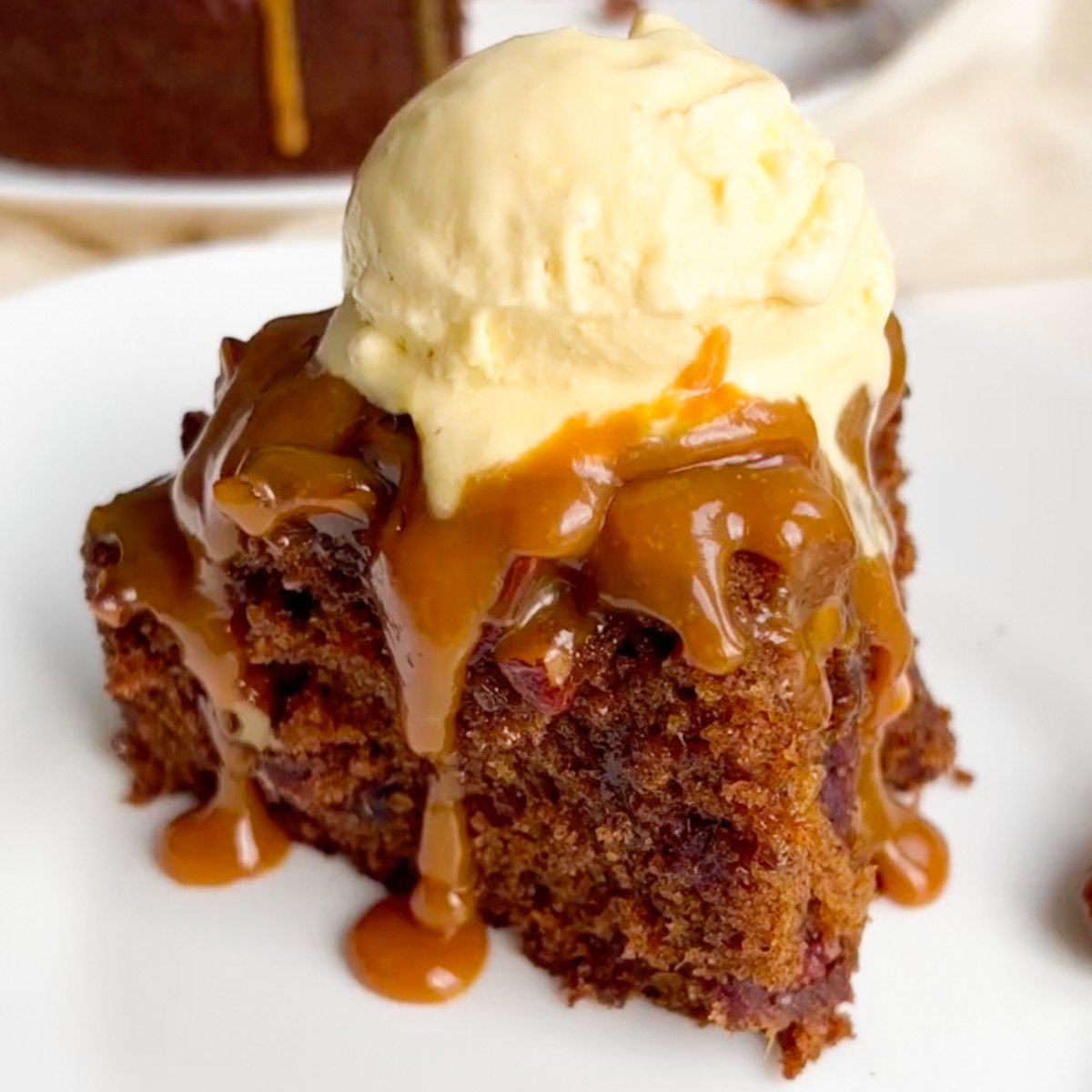Easy Chocolate Kitkat Cake with Border - Sims Home Kitchen