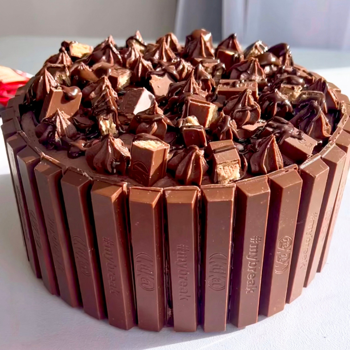 Kit Kat Cake Kit Kat Cake Kit Kat And Gems Cake Birthday Cake For Kit Kat Cake Kit Kat Cake Kit Kat And Gems Cake Birthday Cake For