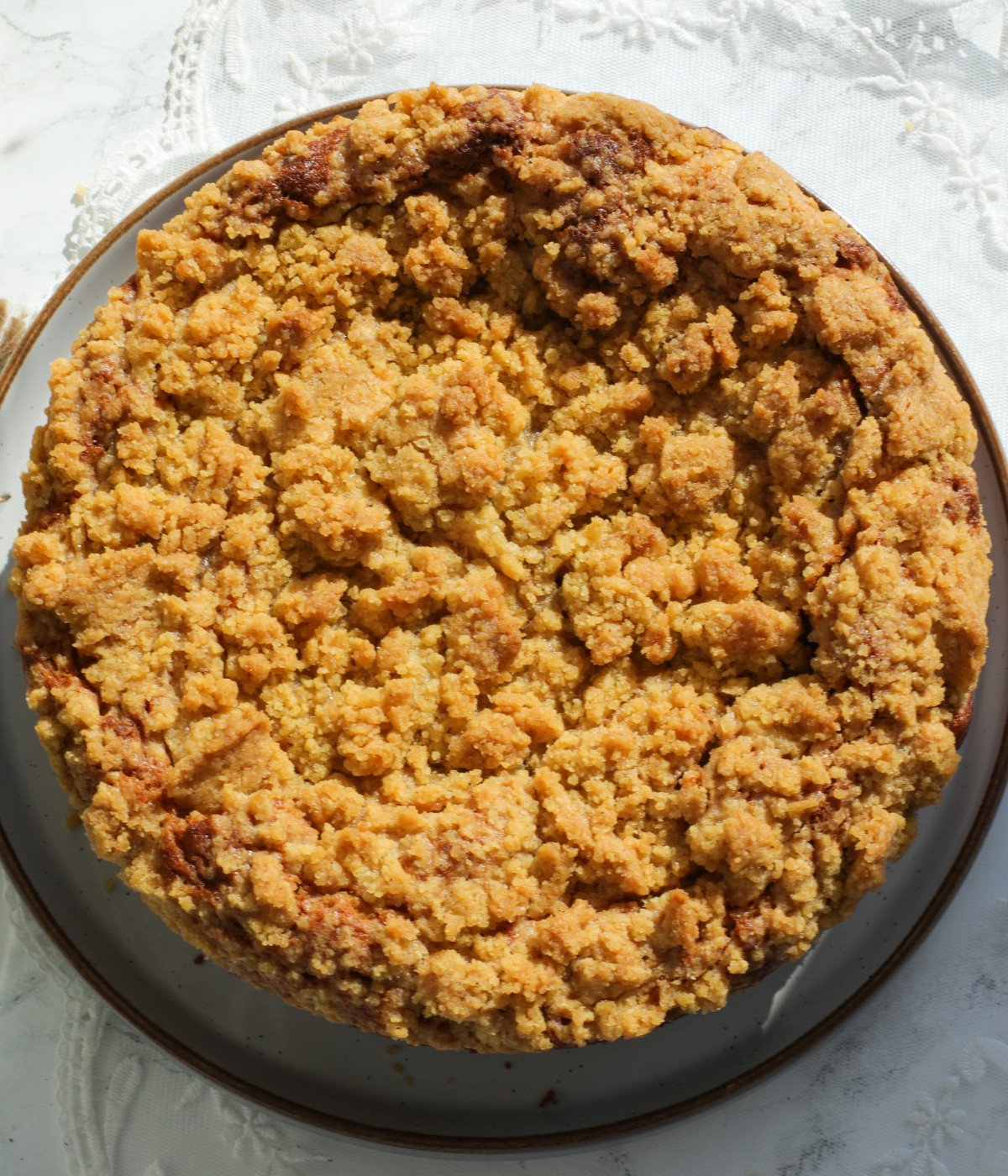 Banana cake with crumble on top in a plate.
