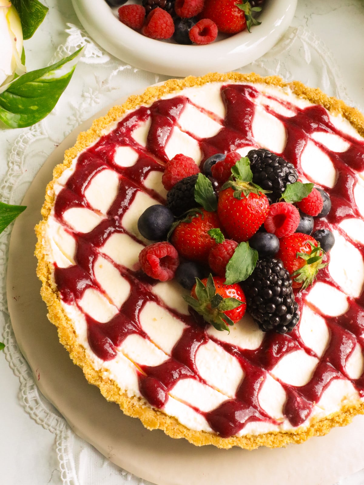 No-bake Mixed berries cheescake tart.